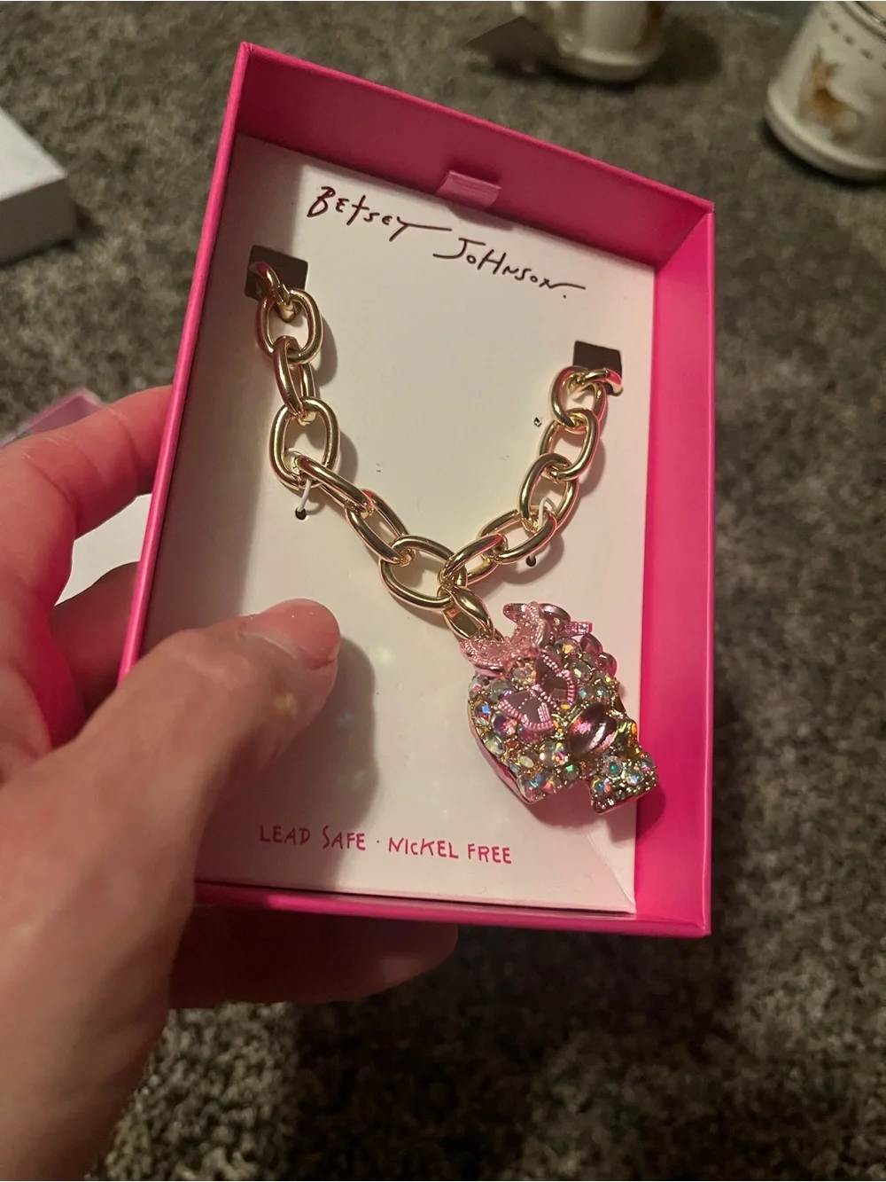 Betsey Johnson necklace - Picture 3 of 4